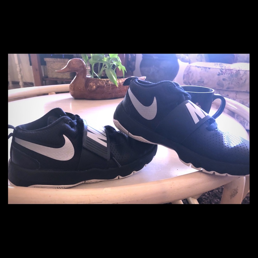 Boys Nike Basketball Team Hustle Shoes